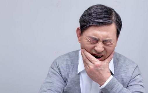小小的口腔疾病竟会引发心脏病，你还不注意口腔卫生吗？