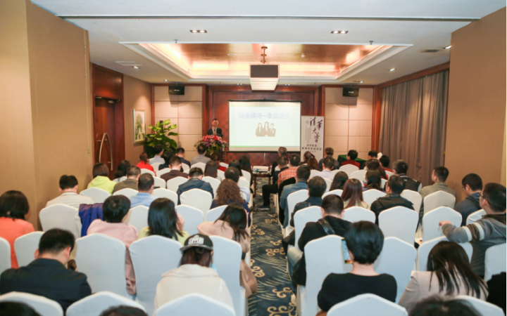 深圳清华校友会健康与旅游协会成立，国康董事长杨华山当选首届会长