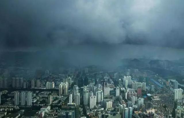 雾霾严重可大家的健康保险意识更浓