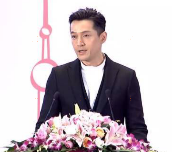 胡歌伴母抗癌30年，现场演讲惊醒所有人！