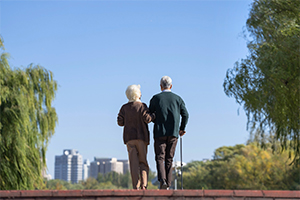 一位企业家85岁母亲多病缠身、反复感染？这次，我们帮她找到了出路