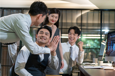 商业赛道之外的健康分野：内地企业家的 “生存压力” 与港澳富豪的 “生命投资”